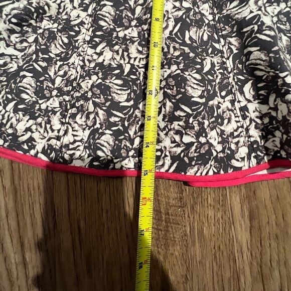 Club Monaco Tavie Floral Flare Mini Skirt. Size 00 - Picture 8 of 9